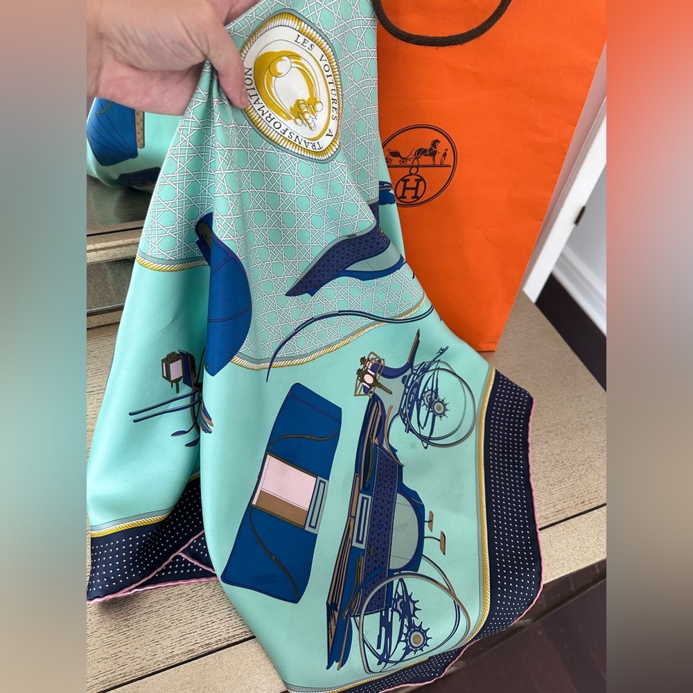 SOLD! Gorgeous Hermes La Perriere 100%Silk Scarf 90x90 Light Blue Colors - Picture 11 of 14